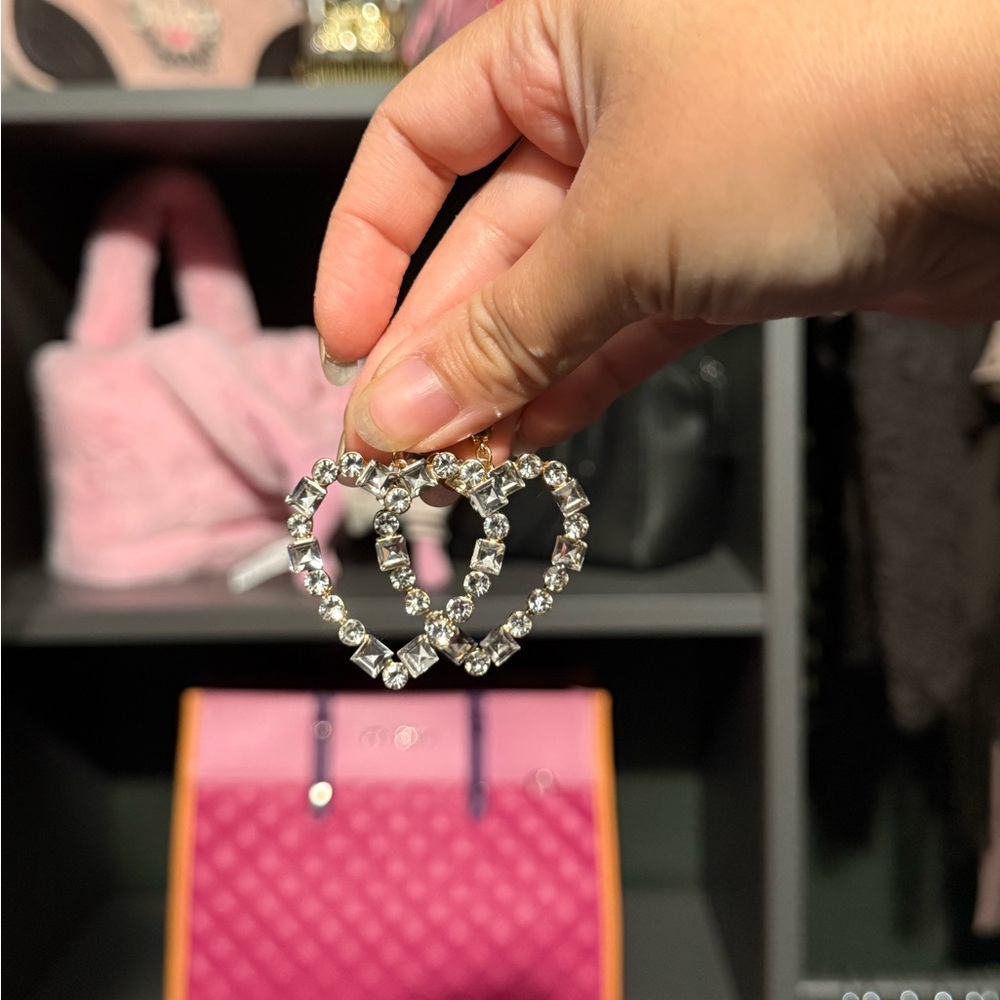 2/$20 steve madden heart earrings π